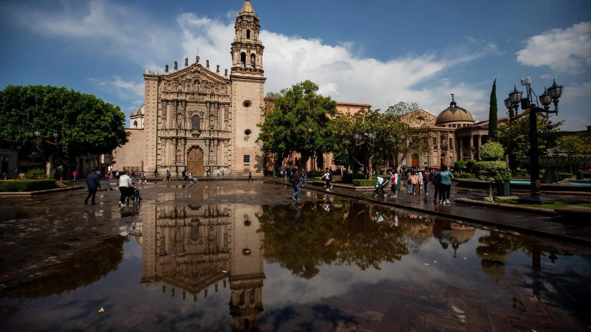 Iglesias de SLP (1) Iglesia del Carmen, lluvia